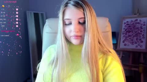 Eva  online show from March 1, 5:52 am