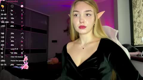 evacarter1 online show from November 1, 11:09 am