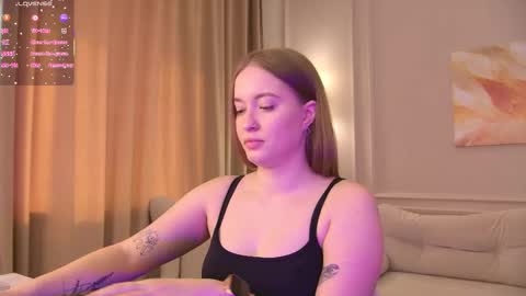 Snapshot of evahariss1 chatting on October 9, 11:15 am evahariss1 online show from October 9, 11:15 am