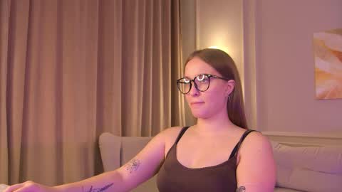 Snapshot of evahariss1 chatting on October 6, 10:00 am evahariss1 online show from October 6, 10:00 am