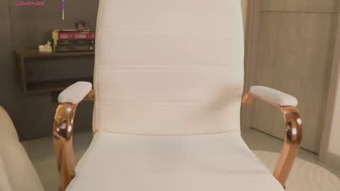 Eva Moretti online show from May 9, 9:32 pm