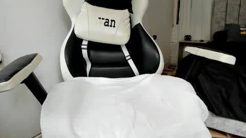 Snapshot of evans_king chatting on September 10, 7:37 pm Evan online show from September 10, 7:37 pm