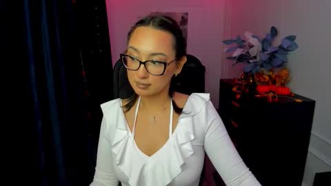 Snapshot of evasarazardje chatting on October 21, 5:12 am evasarazardje online show from October 21, 5:12 am