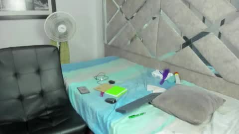 Eva And Emmanuel online show from December 2, 1:42 pm