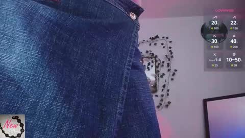 Eve Blue  friends. IG eve blue77 TW EveBlue 1 OF eveblue7 online show from March 7, 3:06 am