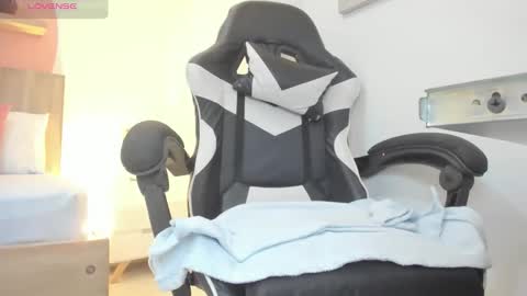 BELLA online show from March 17, 11:59 am