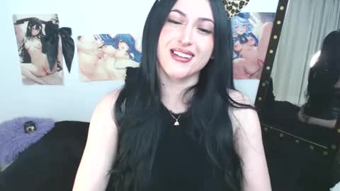 Snapshot of evelyn_sheeran chatting on October 8, 4:29 am Julieta online show from October 8, 4:29 am