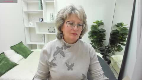 Evelyn online show from February 23, 5:09 am