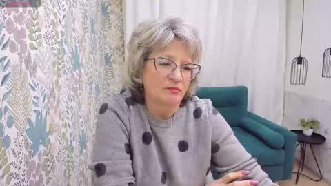 Evelyn online show from February 2, 5:04 am