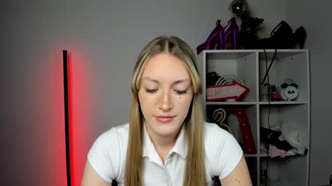 evelynblond online show from May 6, 12:44 pm