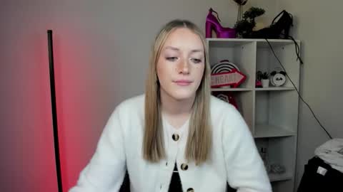 evelynblond online show from March 20, 2:22 pm