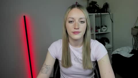 evelynblond online show from April 13, 12:31 pm