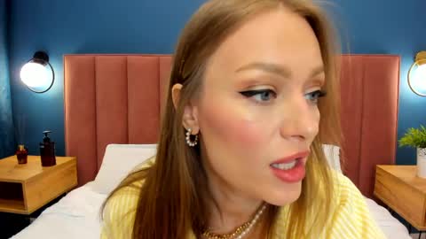 Evelyn online show from May 11, 2:40 am