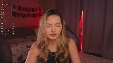 Snapshot of evelynsin_ chatting on October 24, 11:11 am Evelyn online show from October 24, 11:11 am