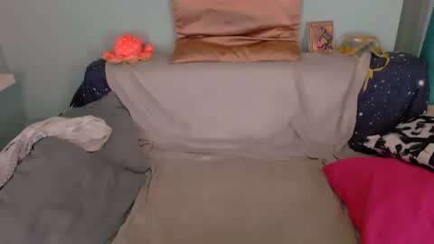 Everly online show from December 1, 7:45 pm