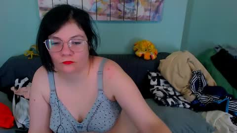 Everly online show from April 8, 12:30 pm