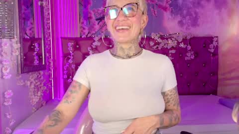 everlyn_sexx online show from May 7, 2:46 pm