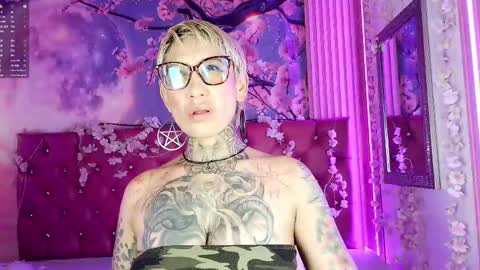 everlyn_sexx online show from May 13, 12:59 pm