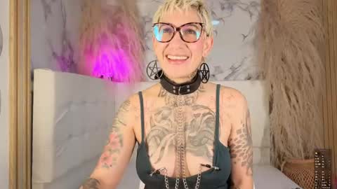everlyn_sexx online show from May 9, 2:01 pm