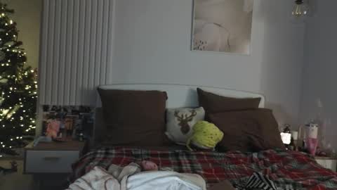 evi_woow online show from December 18, 1:23 am