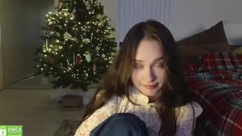 evi_woow online show from December 3, 10:10 pm