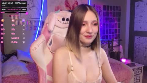 Evie online show from November 28, 3:14 am