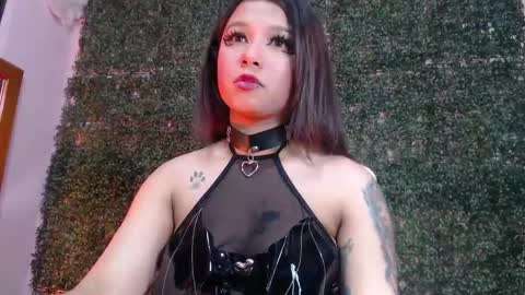 Im Evy online show from February 4, 5:06 pm