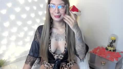 evyei online show from December 18, 5:00 pm