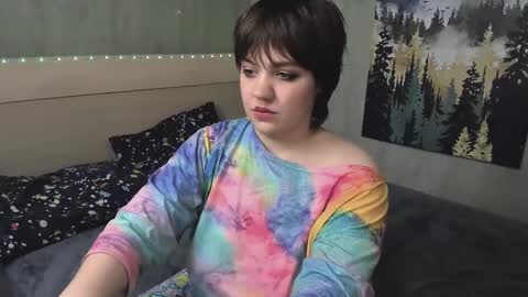 Im Evie online show from December 13, 3:32 pm