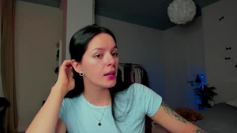 ewelynscott online show from January 31, 9:45 pm