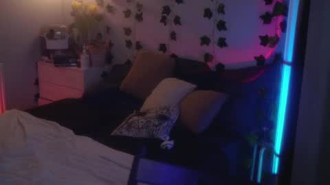 Alyson online show from March 11, 6:19 pm