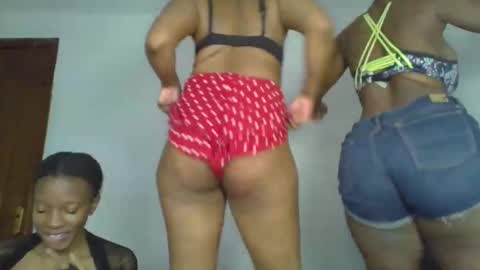 exotic_cutiee online show from May 4, 1:45 am