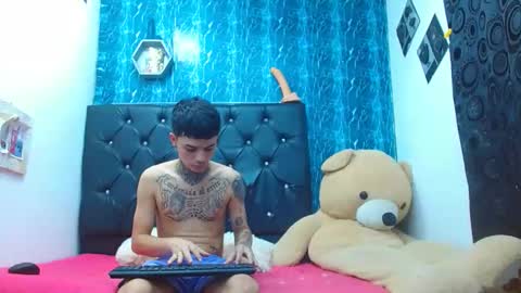 exotichot_couple online show from March 5, 7:06 pm