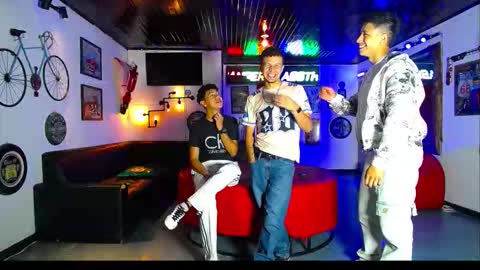 extrangers online show from January 9, 1:06 pm