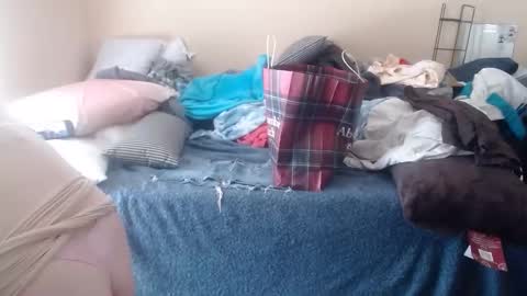 eyeswall0w online show from January 8, 3:51 pm