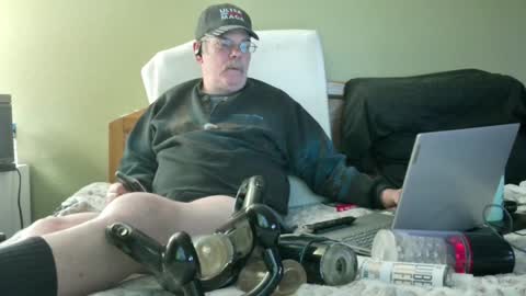 Eyeswideshut63 online show from December 30, 12:22 am