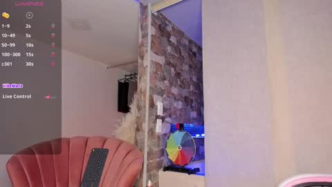 Thianna online show from December 4, 7:06 pm