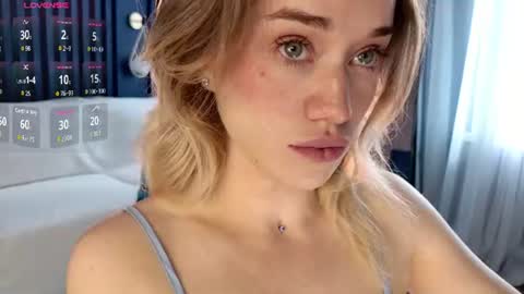 fancyamelia online show from June 14, 1:57 pm