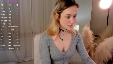 fancyamelia online show from November 12, 1:46 pm