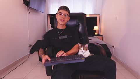 farid_jake_ online show from January 25, 9:46 pm