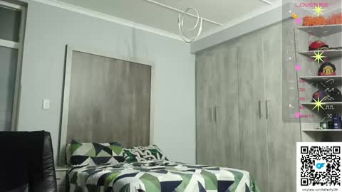 fatherfly001 online show from October 9, 10:37 pm