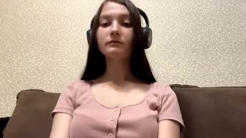 Snapshot of faustinabartosh chatting on October 22, 8:17 am Aurora 18yo online show from October 22, 8:17 am