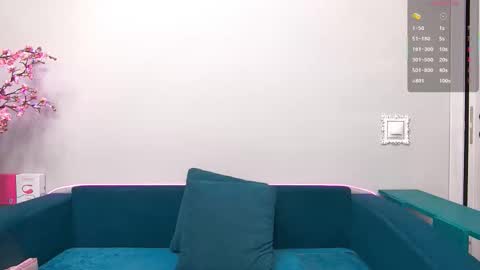 Laura online show from March 18, 9:53 pm