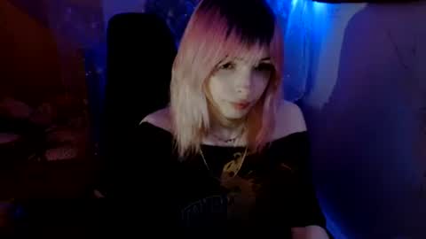 fempue online show from April 4, 4:52 am