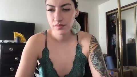 fgsammie online show from February 4, 7:29 pm