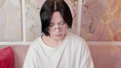 fiamoory online show from April 4, 1:45 am