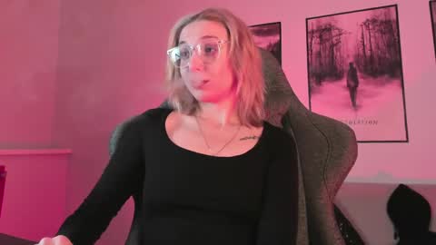 Snapshot of filipinaadams chatting on March 2, 5:33 am cap and Lana  online show from March 2, 5:33 am