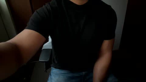 fin4lfinish online show from December 3, 6:30 pm