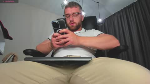 FindomGuyXXX online show from November 19, 9:46 pm