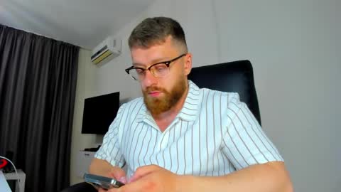 FindomGuyXXX online show from April 14, 6:44 pm